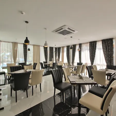 Prestige Deluxe Aquapark Club 4* غولدن ساندز