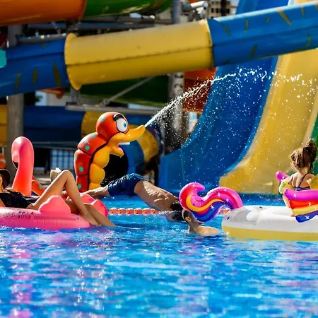 Prestige Deluxe Aquapark Club 4* غولدن ساندز