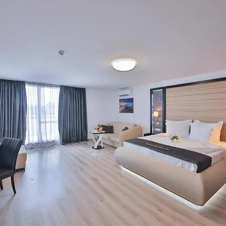 Prestige Deluxe Aquapark Club 4* غولدن ساندز